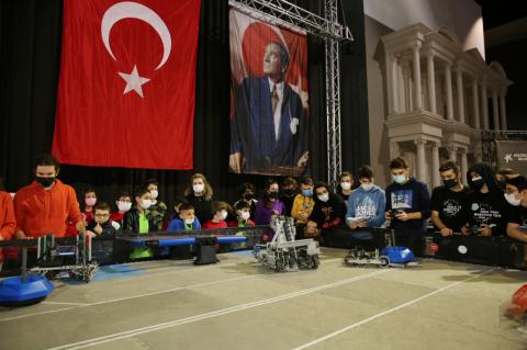 Küçükçekmec'de Festival programında
Uluslararası Vex Robotics İstanbul Turnuvası